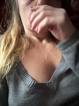 Snapshot of Susanel chatting on October 16, 2025, 10:12 am Susanel online show from October 16, 2025, 10:12 am