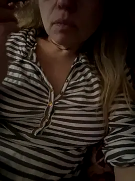 Snapshot of Susanel chatting on October 10, 2025, 11:22 am Susanel online show from October 10, 2025, 11:22 am