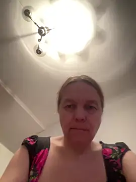 Snapshot of Susanel chatting on April 22, 2026, 7:09 pm Susanel online show from April 22, 2026, 7:09 pm
