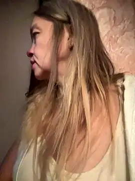 Snapshot of Susanel chatting on October 18, 2025, 10:06 am Susanel online show from October 18, 2025, 10:06 am