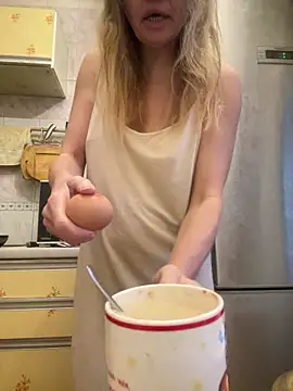 Snapshot of Susanel chatting on November 16, 2025, 1:27 pm Susanel online show from November 16, 2025, 1:27 pm