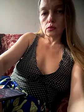 Snapshot of Susanel chatting on September 28, 2025, 12:01 pm Susanel online show from September 28, 2025, 12:01 pm