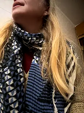 Snapshot of Susanel chatting on November 30, 2025, 3:35 pm Susanel online show from November 30, 2025, 3:35 pm