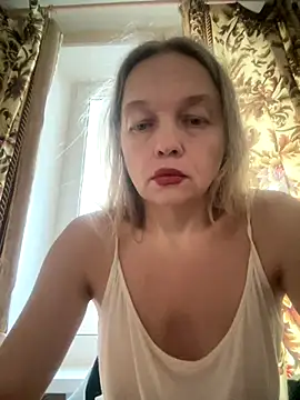 Snapshot of Susanel chatting on October 24, 2025, 11:42 am Susanel online show from October 24, 2025, 11:42 am