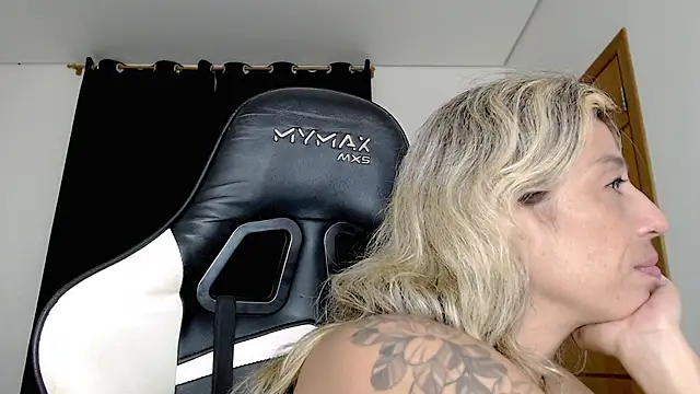 lettylatinaxh online show from February 24, 2025, 7:09 pm