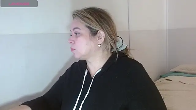 bella savati online show from September 19, 2025, 5:50 pm