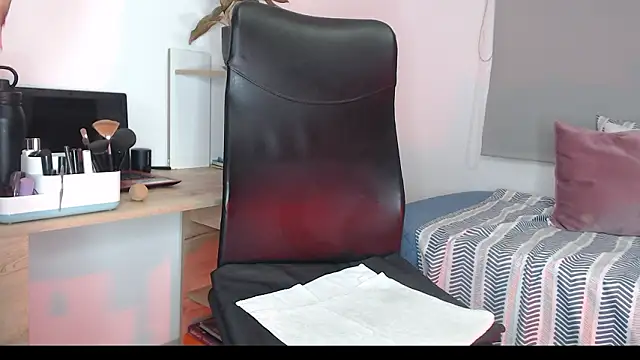 BriannaLorens online show from March 13, 2026, 3:28 pm