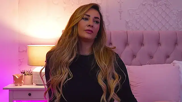 YaaraCollins online show from November 26, 2025, 7:25 pm