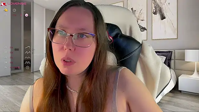 Snapshot of Victoria_Romans chatting on October 14, 2025, 4:40 pm Victoria Romans online show from October 14, 2025, 4:40 pm