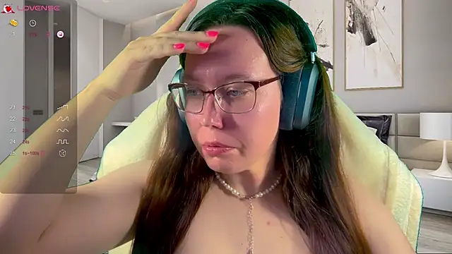 Snapshot of Victoria_Romans chatting on October 19, 2025, 2:20 pm Victoria Romans online show from October 19, 2025, 2:20 pm