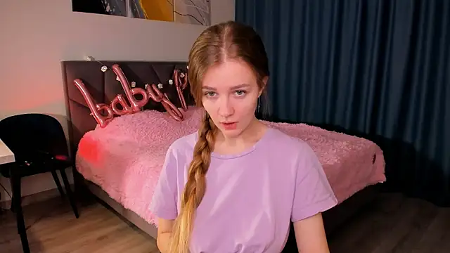 SweetMilkis online show from January 16, 2025, 9:48 am