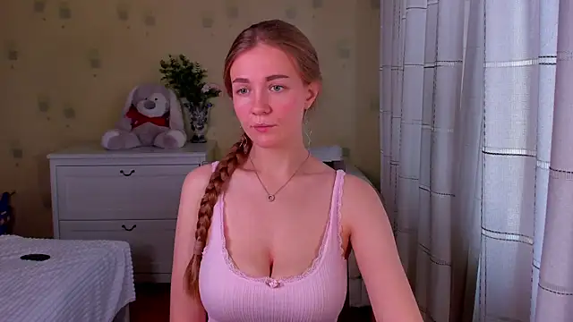 SweetMilkis online show from October 21, 2025, 9:09 am