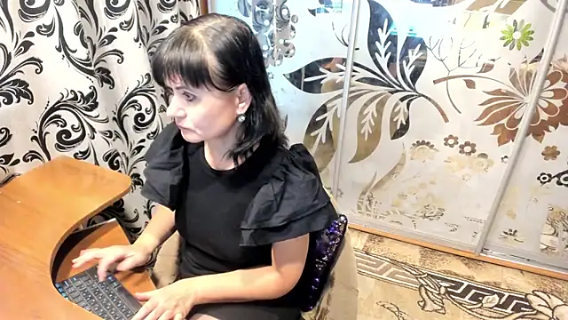 Snapshot of EVILENSA chatting on October 24, 2025, 11:31 am EVILENSA online show from October 24, 2025, 11:31 am