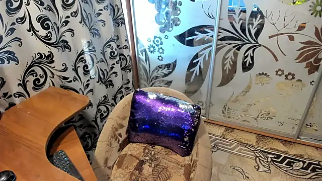 Snapshot of EVILENSA chatting on October 1, 2025, 1:04 pm EVILENSA online show from October 1, 2025, 1:04 pm