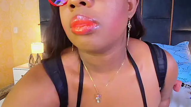 Snapshot of CaseyMoon chatting on October 6, 2025, 12:50 pm CaseyMoon online show from October 6, 2025, 12:50 pm