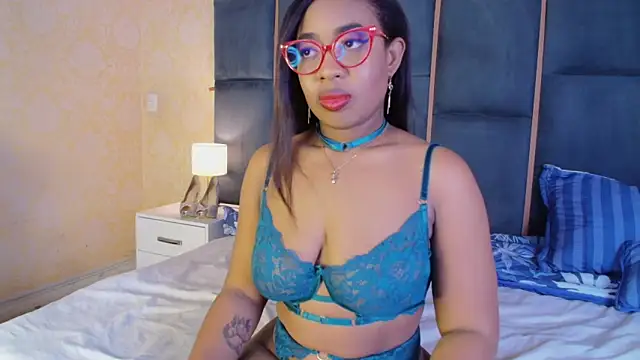 Snapshot of CaseyMoon chatting on December 21, 2025, 12:40 pm CaseyMoon online show from December 21, 2025, 12:40 pm