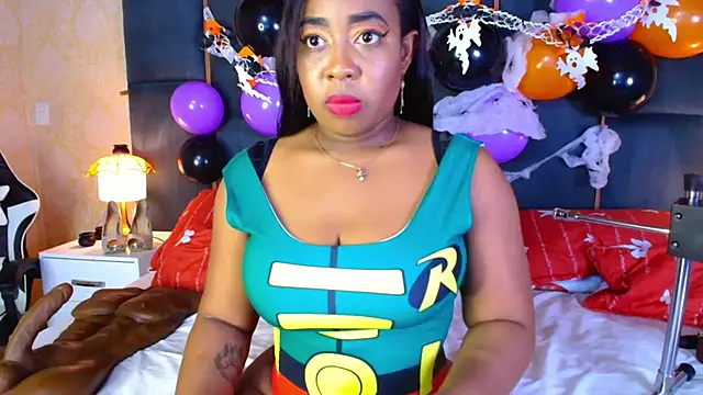 Snapshot of CaseyMoon chatting on October 24, 2025, 12:48 pm CaseyMoon online show from October 24, 2025, 12:48 pm