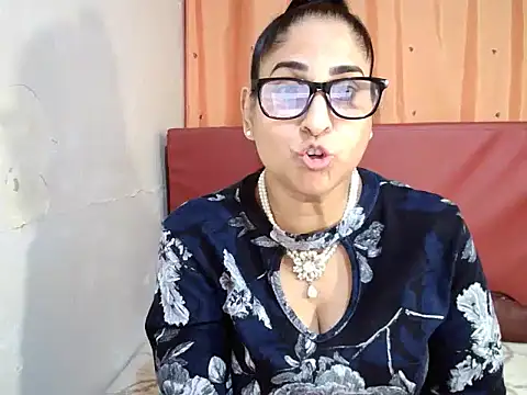 Snapshot of Indiankushy chatting on September 16, 2025, 4:41 pm Indiankushy online show from September 16, 2025, 4:41 pm