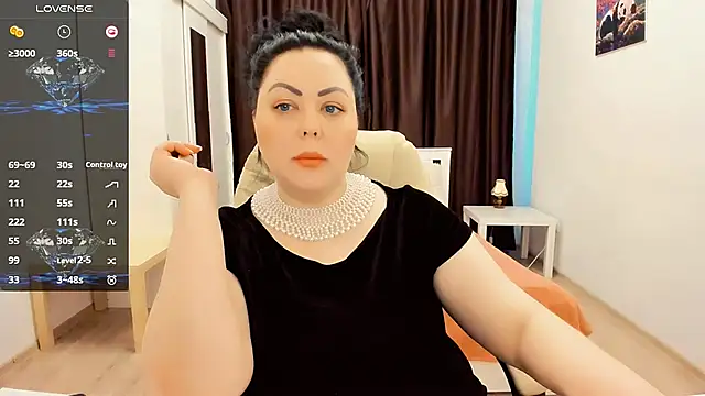 Nina Hopper online show from February 13, 2025, 12:11 pm