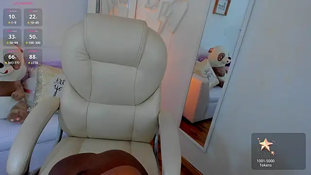 zobe love online show from March 17, 2025, 7:58 pm