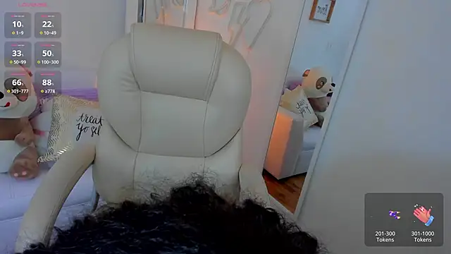 zobe love online show from March 17, 2025, 4:54 pm