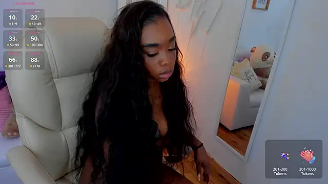 zobe love online show from March 15, 2025, 4:57 am