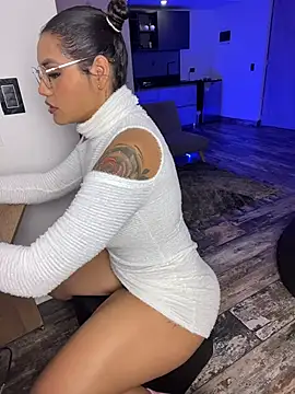 Victoria14  online show from November 12, 2025, 12:37 am