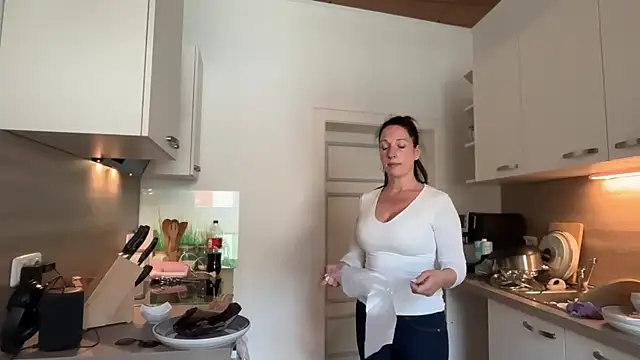 Snapshot of Viola_Beck chatting on May 8, 2026, 10:19 am Viola Beck online show from May 8, 2026, 10:19 am