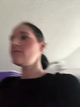 lolabunny9 online show from February 9, 2025, 6:16 pm