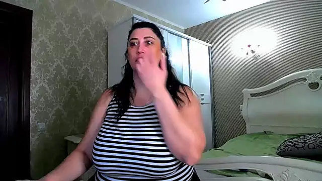 Evelyn Shy online show from March 12, 2025, 7:02 am