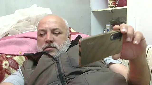 Snapshot of husoizmir chatting on May 18, 2026, 3:39 pm husoizmir online show from May 18, 2026, 3:39 pm