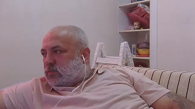 Snapshot of husoizmir chatting on May 30, 2026, 12:11 pm husoizmir online show from May 30, 2026, 12:11 pm