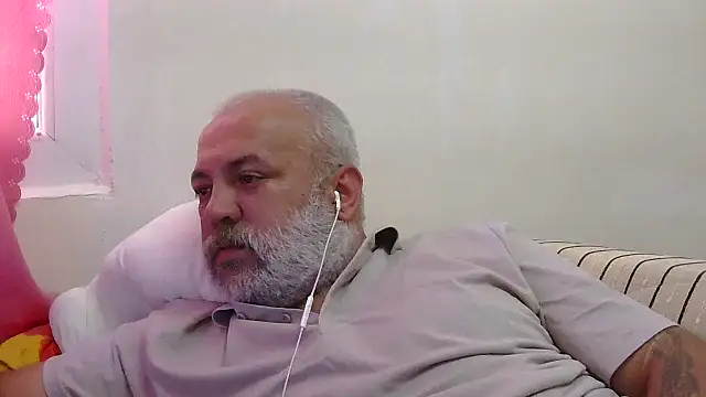 Snapshot of husoizmir chatting on June 3, 2026, 2:33 pm husoizmir online show from June 3, 2026, 2:33 pm
