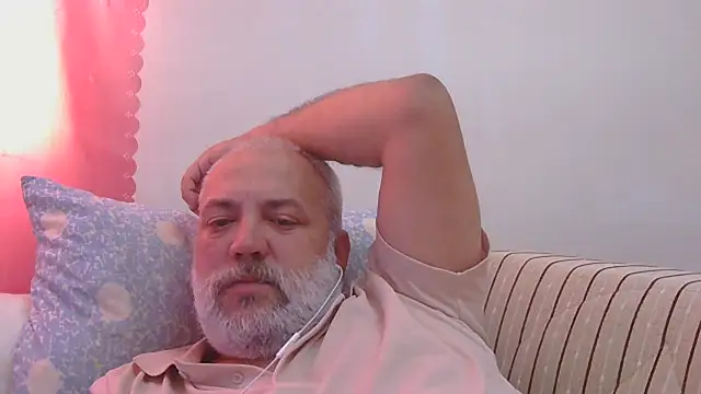 Snapshot of husoizmir chatting on June 1, 2026, 12:05 pm husoizmir online show from June 1, 2026, 12:05 pm