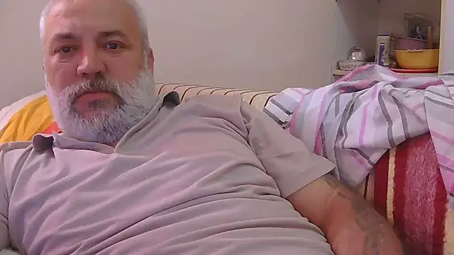 Snapshot of husoizmir chatting on June 5, 2026, 12:44 pm husoizmir online show from June 5, 2026, 12:44 pm