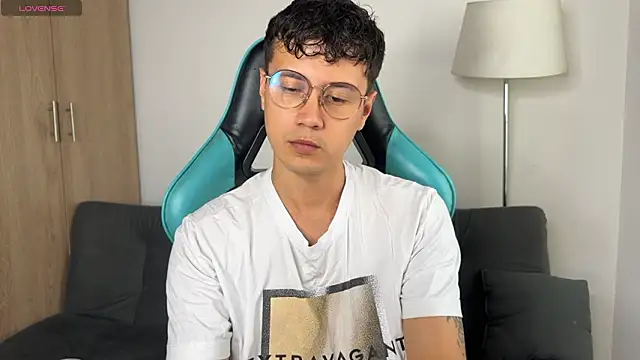 LeaneSeb online show from March 8, 2026, 6:55 pm