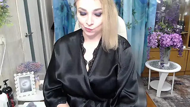 Mika Passion online show from November 13, 2025, 8:29 am