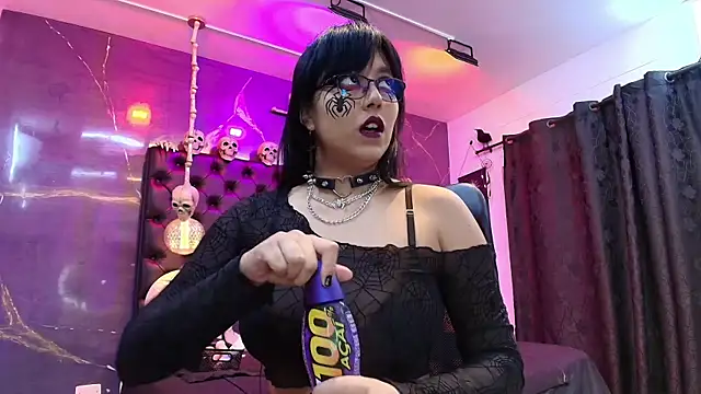 Snapshot of AlexHoe_ chatting on March 13, 2025, 6:56 pm AlexHoe online show from March 13, 2025, 6:56 pm