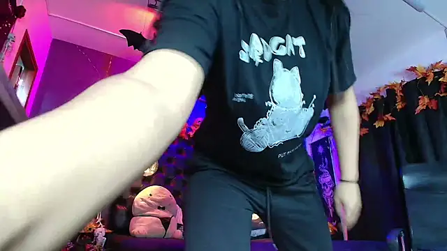 Snapshot of AlexHoe_ chatting on September 23, 2025, 8:38 pm AlexHoe online show from September 23, 2025, 8:38 pm