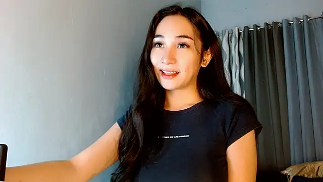 Snapshot of SweetLilly_18 chatting on July 18, 2026, 3:15 am SweetLilly 18 online show from July 18, 2026, 3:15 am