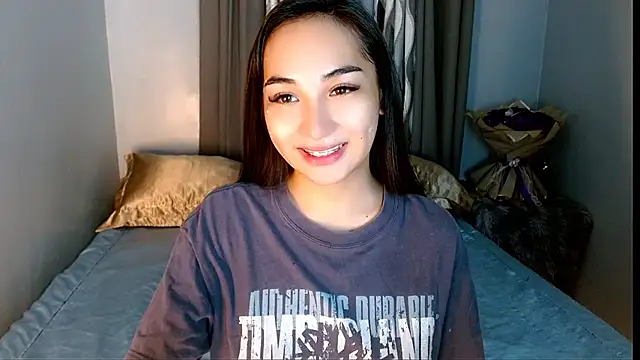 SweetLilly 18 online show from April 18, 2026, 2:47 am