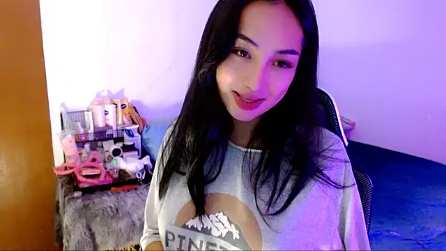 SweetLilly 18 online show from October 12, 2025, 2:13 am