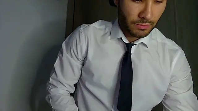 Justynn1 online show from April 14, 2026, 11:43 pm