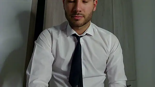 Justynn1 online show from February 28, 2025, 2:31 am