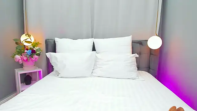 Snapshot of EmillyBronte chatting on March 17, 2025, 8:09 pm EmillyBronte online show from March 17, 2025, 8:09 pm