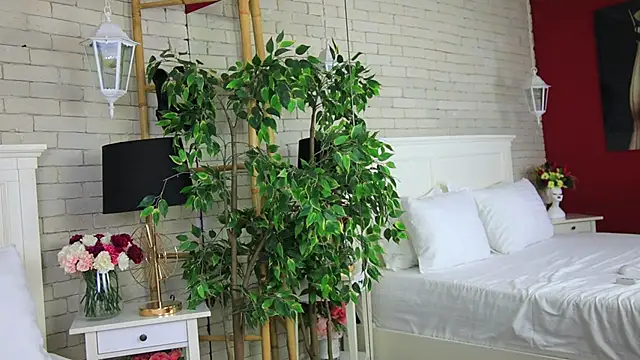 Snapshot of EmillyBronte chatting on September 8, 2025, 7:35 pm EmillyBronte online show from September 8, 2025, 7:35 pm