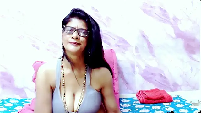 IndianAllure online show from March 18, 2025, 6:06 am