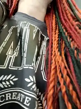 Snapshot of Frost_foxy chatting on October 15, 2025, 2:21 am Frost foxy online show from October 15, 2025, 2:21 am