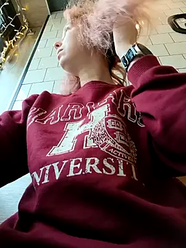 Snapshot of Frost_foxy chatting on October 12, 2025, 2:24 am Frost foxy online show from October 12, 2025, 2:24 am