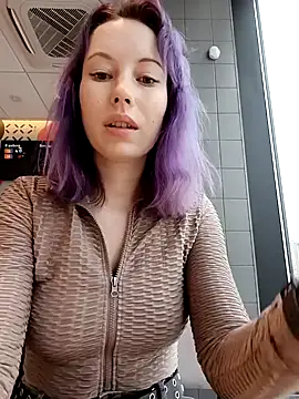 Snapshot of Frost_foxy chatting on February 23, 2025, 7:11 am Frost foxy online show from February 23, 2025, 7:11 am